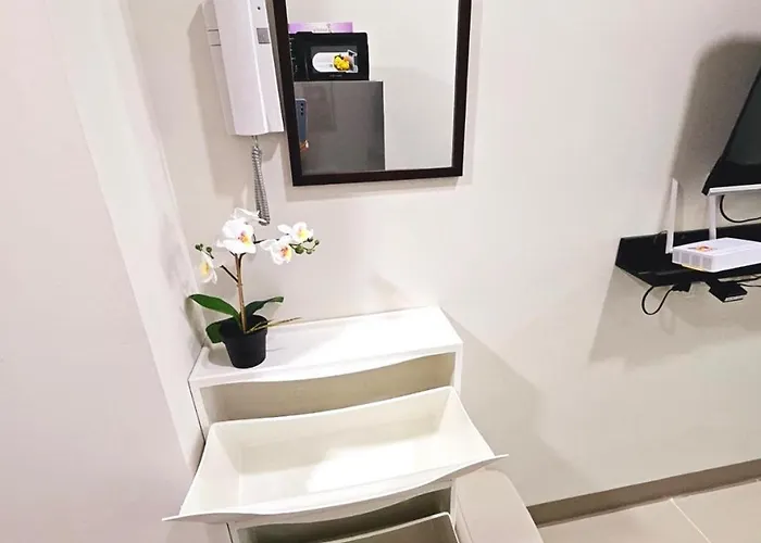 Coast Residences - 1 Bedroom With Balcony Near Picc, Wtc, Star & Moa
